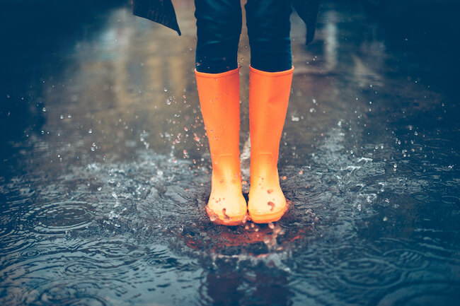 雨　長靴　足